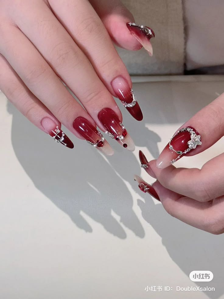 mẫu nail cô dâu ombre kết hợp đính đá