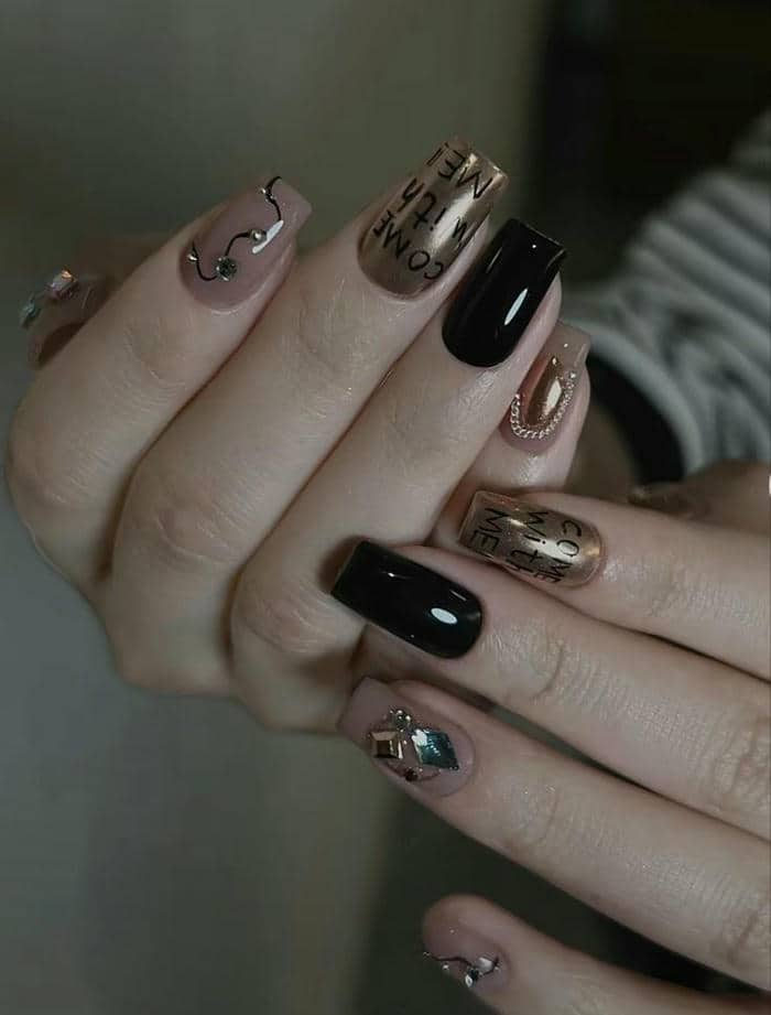 mẫu nail đen cá tính