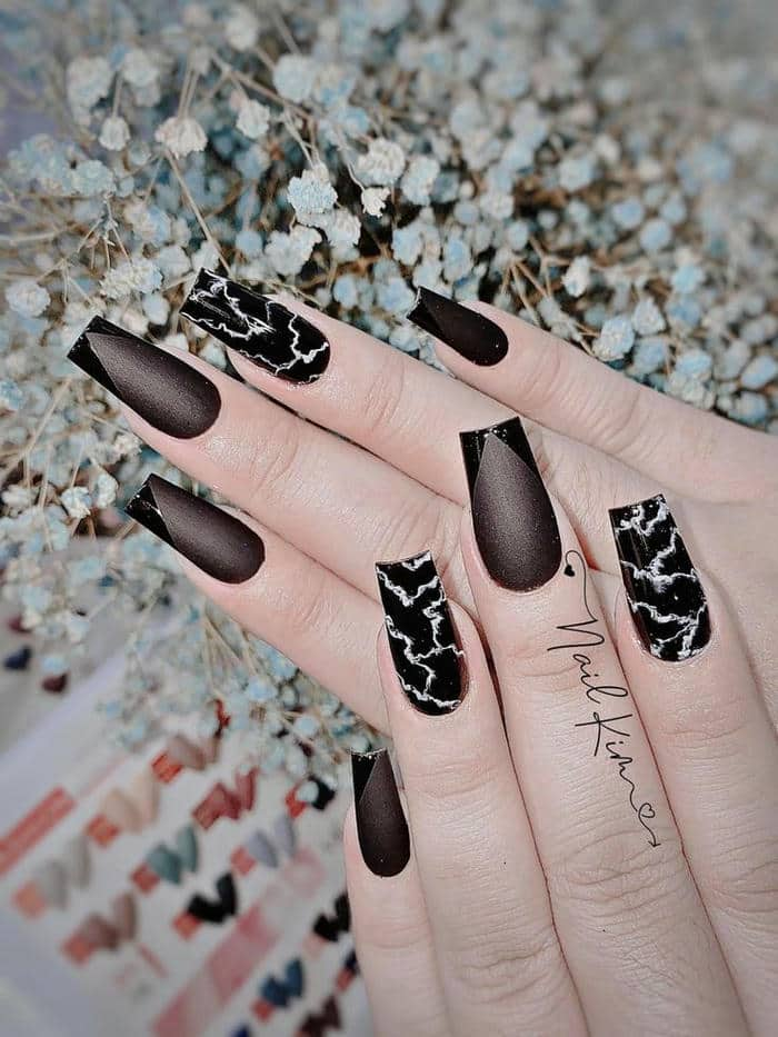 mẫu nail đen nhám