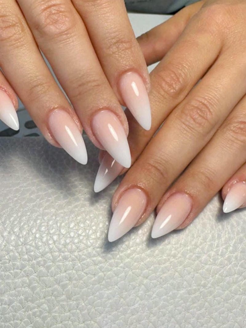 mẫu nail đen trắng cá tính