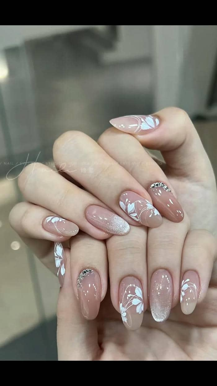 màu nail đẹp sáng tay