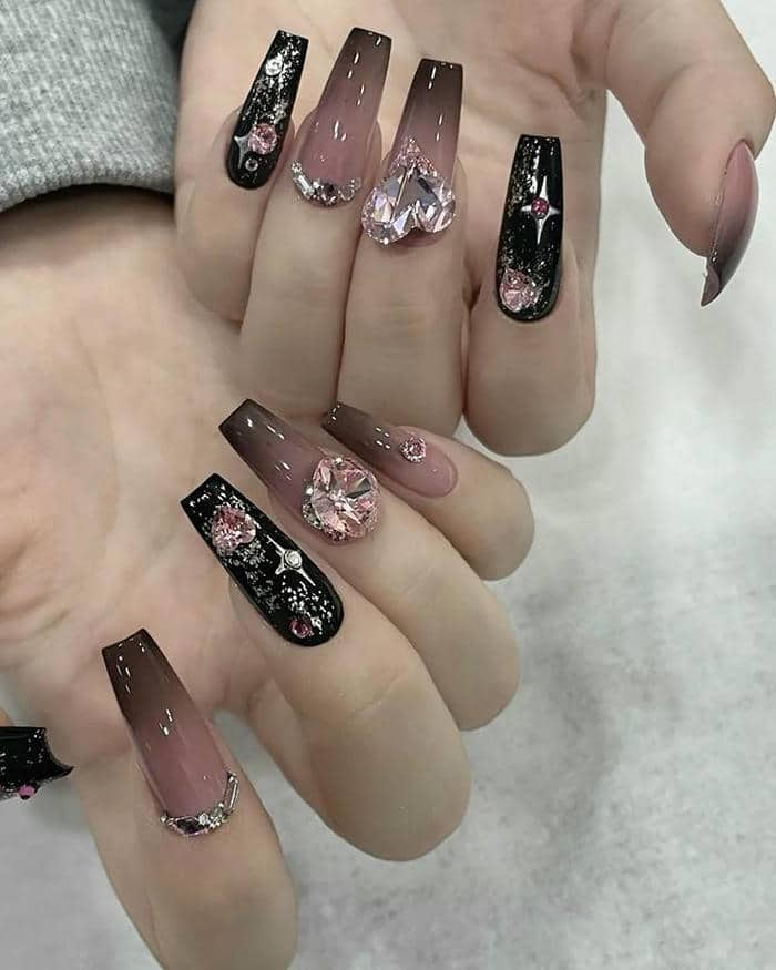 mẫu nail hồng đen