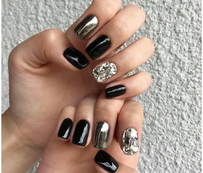 mẫu nail màu đen