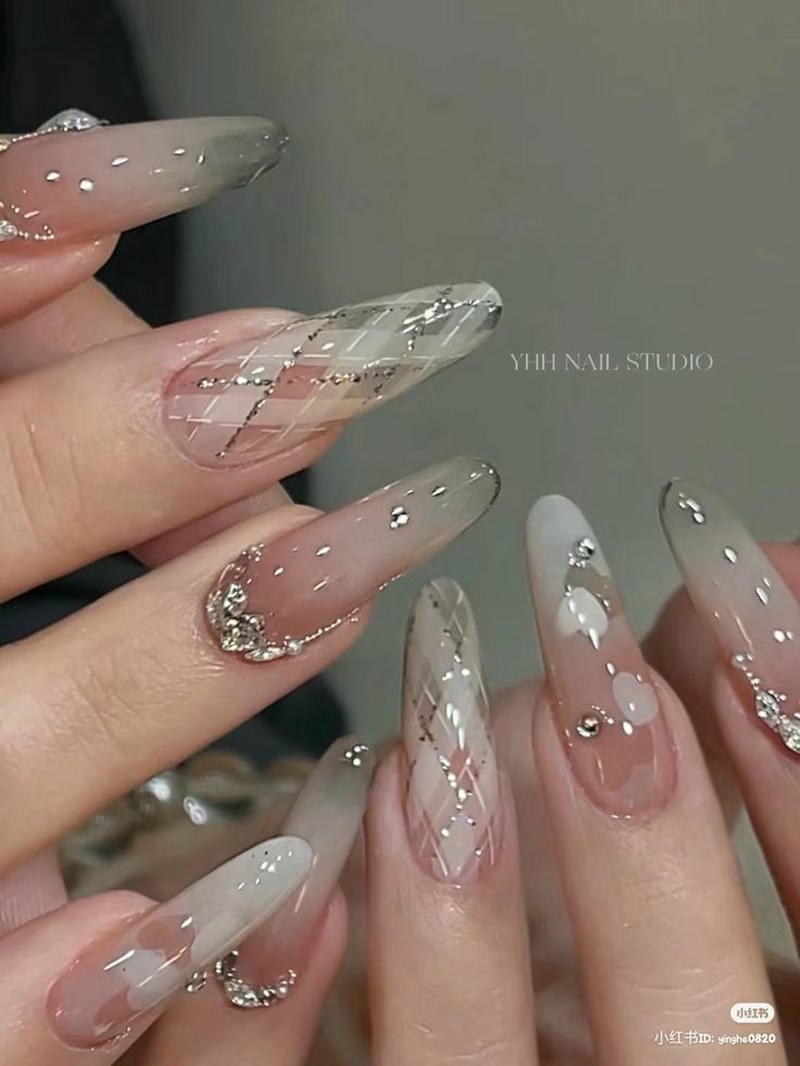 mẫu nail móng dài cho cô dâu