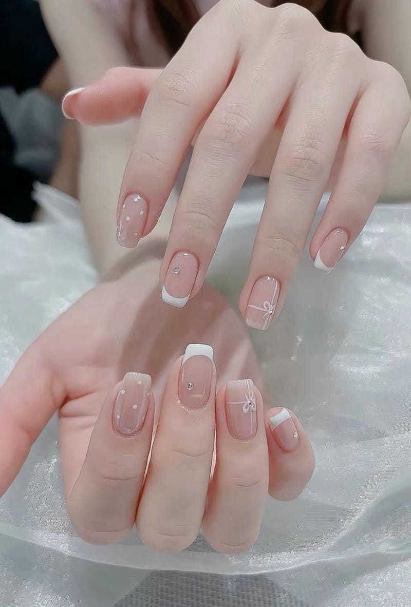 mẫu nail móng ngắn màu trắng