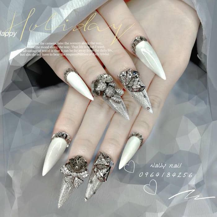 mẫu nail móng nhọn tròn đính đá