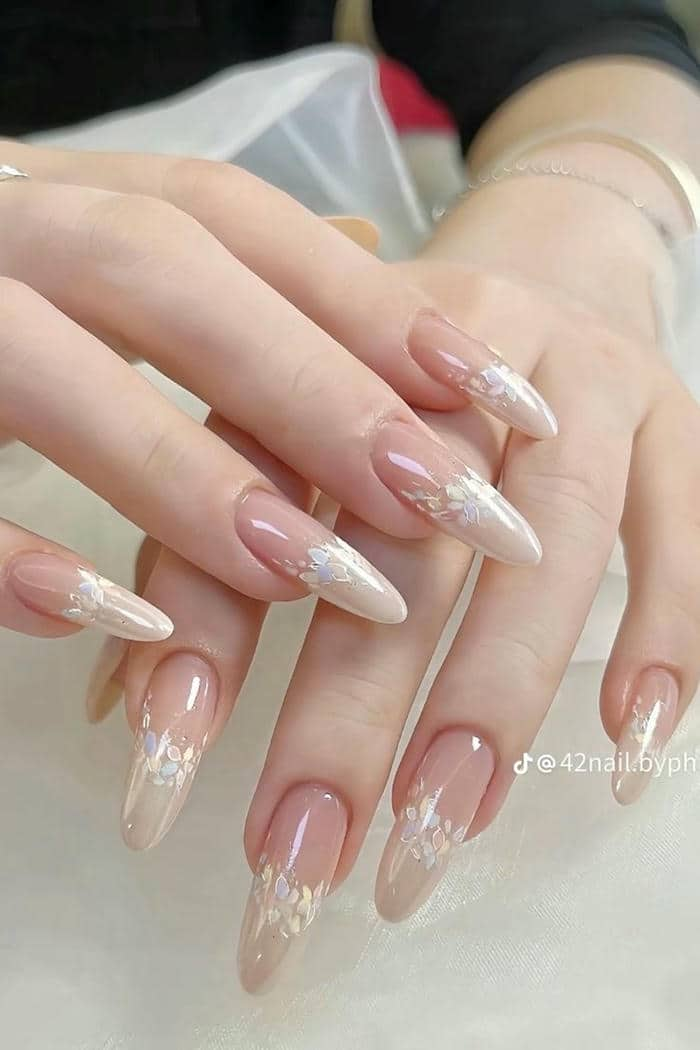 mẫu nail móng nhọn tròn tết