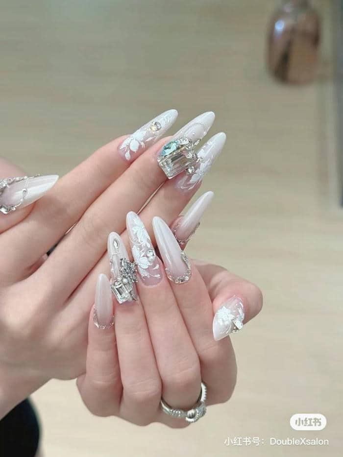 mẫu nail móng nhọn tròn