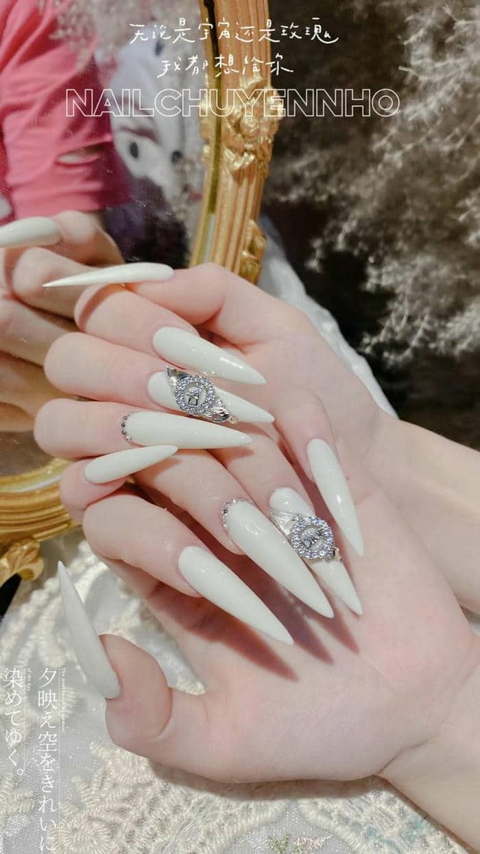 mẫu nail nhọn sang chảnh