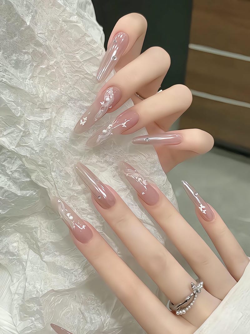 mẫu nail tết đính đá nhẹ nhàng, đẹp