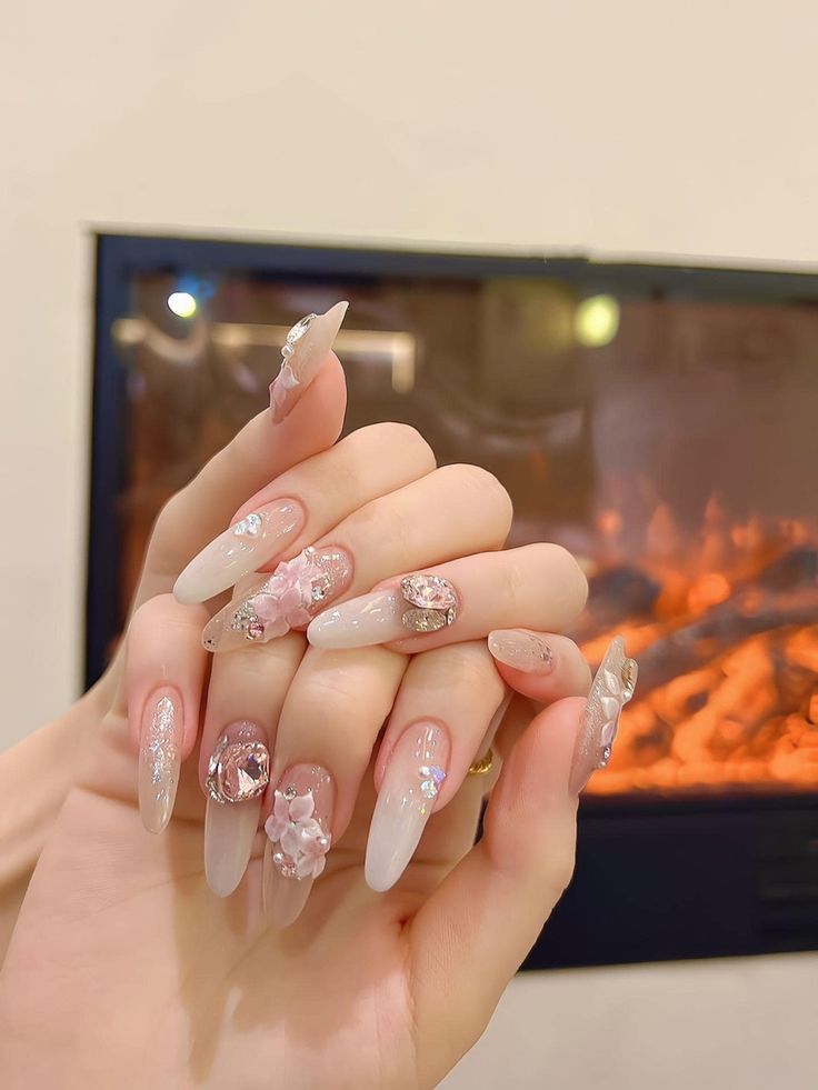 mẫu nail thạch đính đá đẹp 