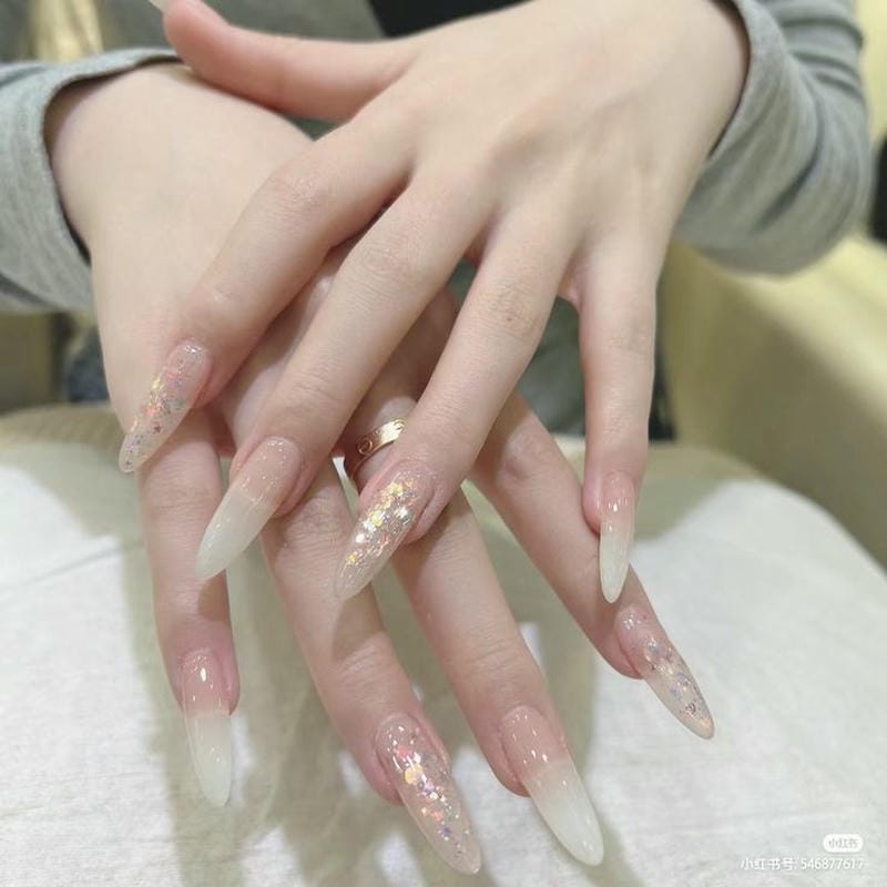 mẫu nail thạch đính đá sang chảnh