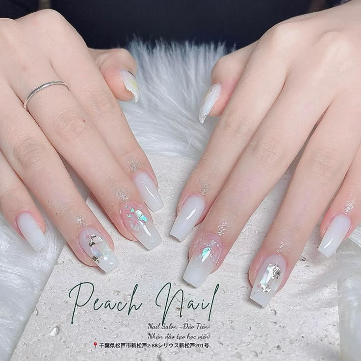 mẫu nail trắng ẩn xà cừ