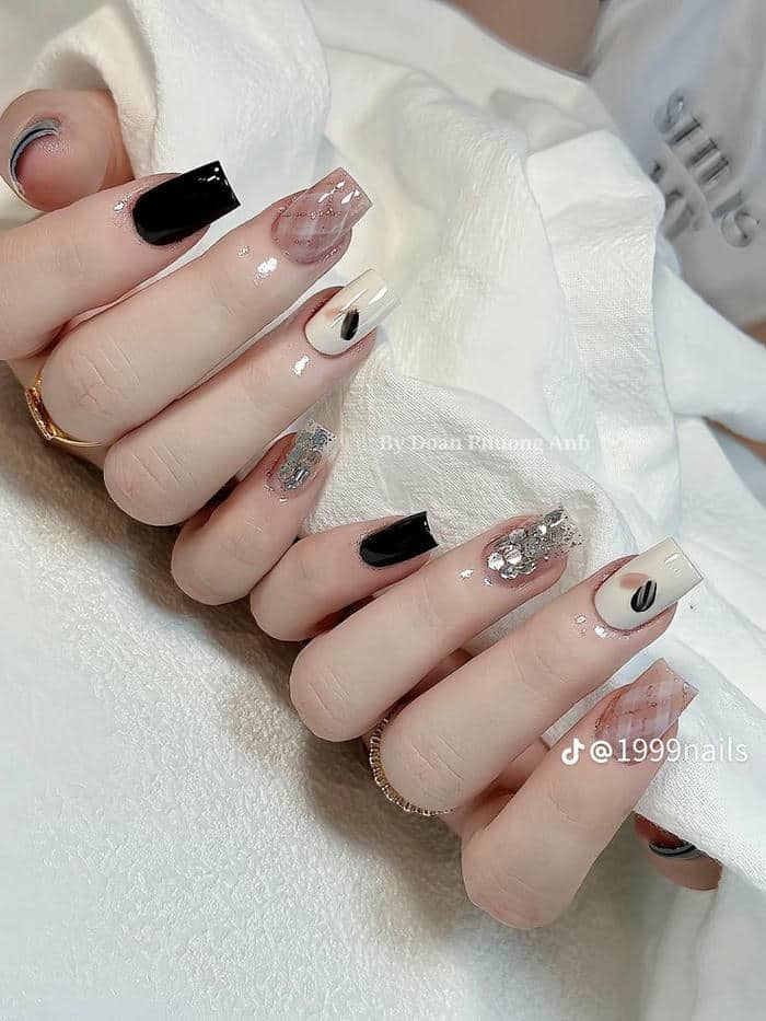 mẫu nail trắng đen đơn giản