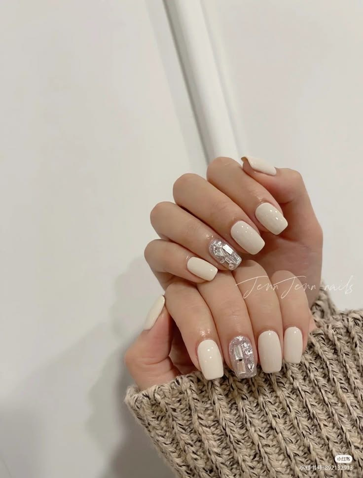 mẫu nail trắng đính đá