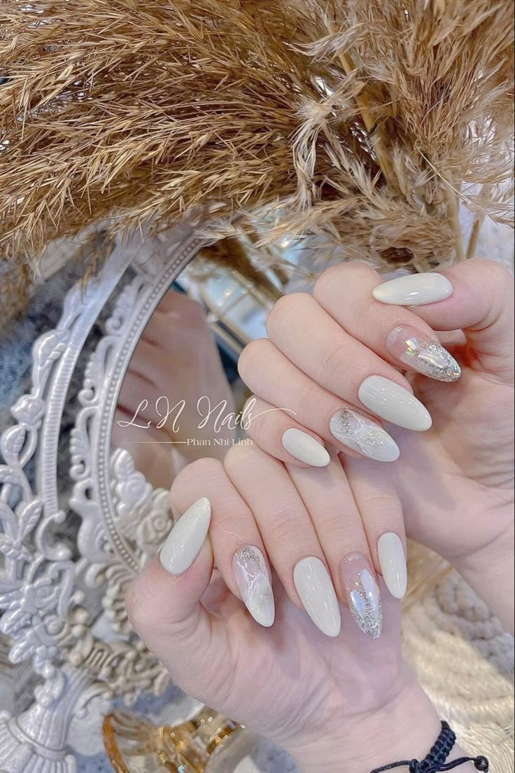 mẫu nail trắng from tròn