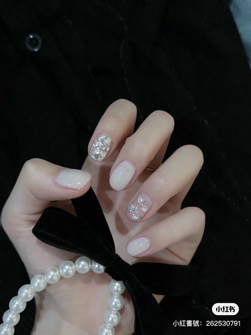 mẫu nail trắng nước gạo