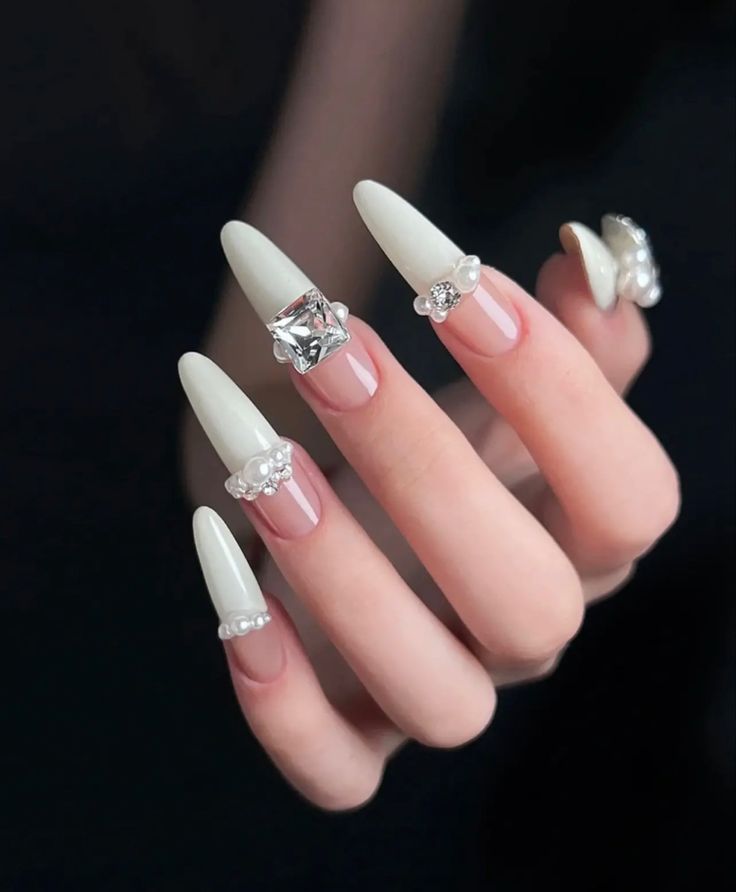 mẫu nail trắng sang chảnh