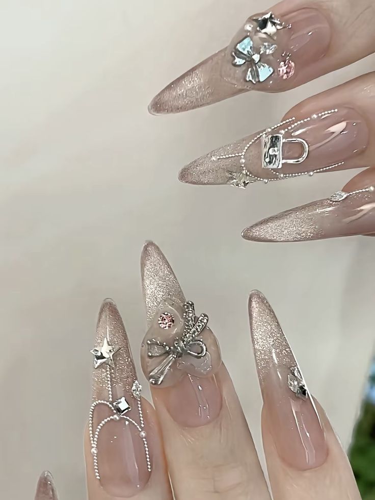 nail cô dâu mắt mèo đính đá