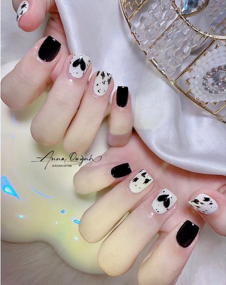 nail đen trắng dễ thương