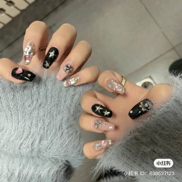 nail đen vẽ ngôi sao đẹp