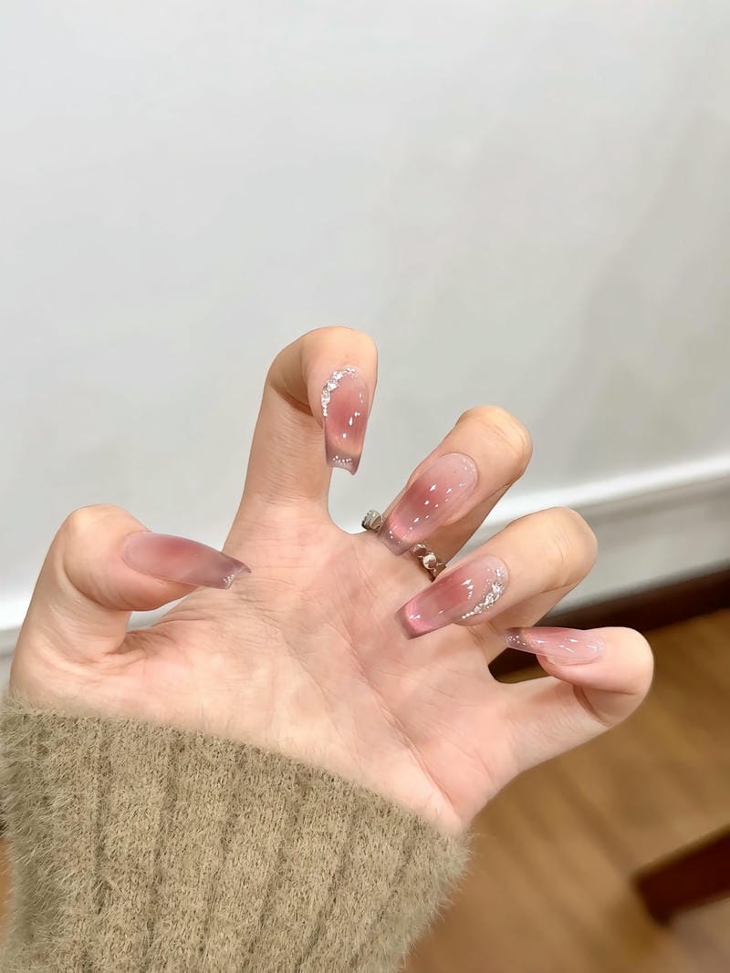 nail mắt mèo hồng đính đá nhẹ nhàng