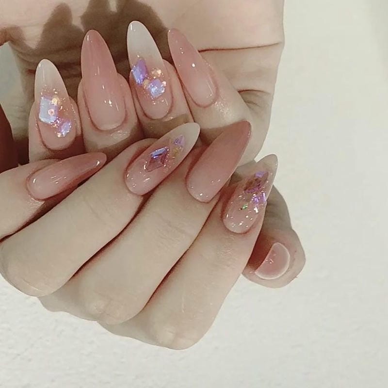 nail màu hồng thạch đính đá