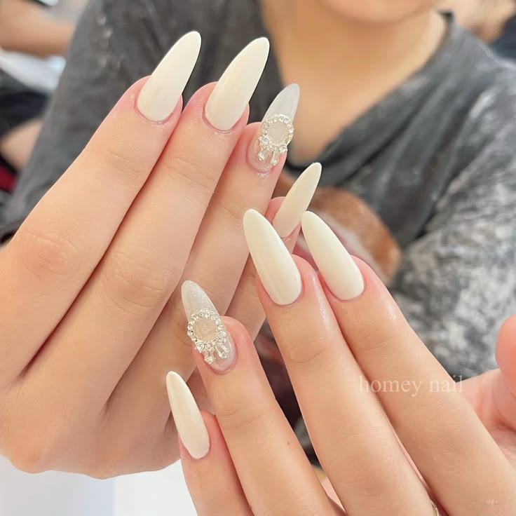 nail màu trắng gạo