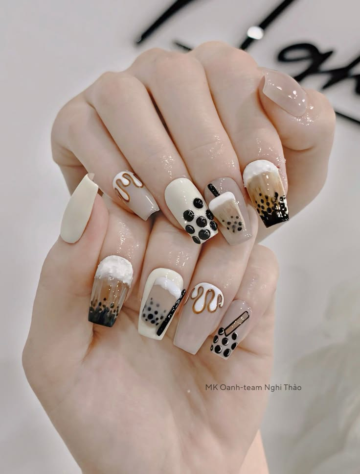 nail màu trắng sữa vẽ