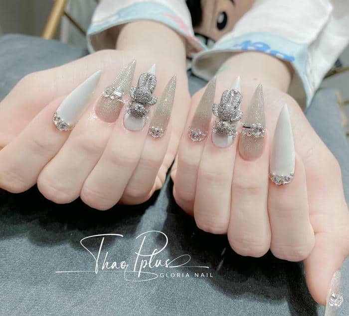 nail nhọn đính charm xinh xắn