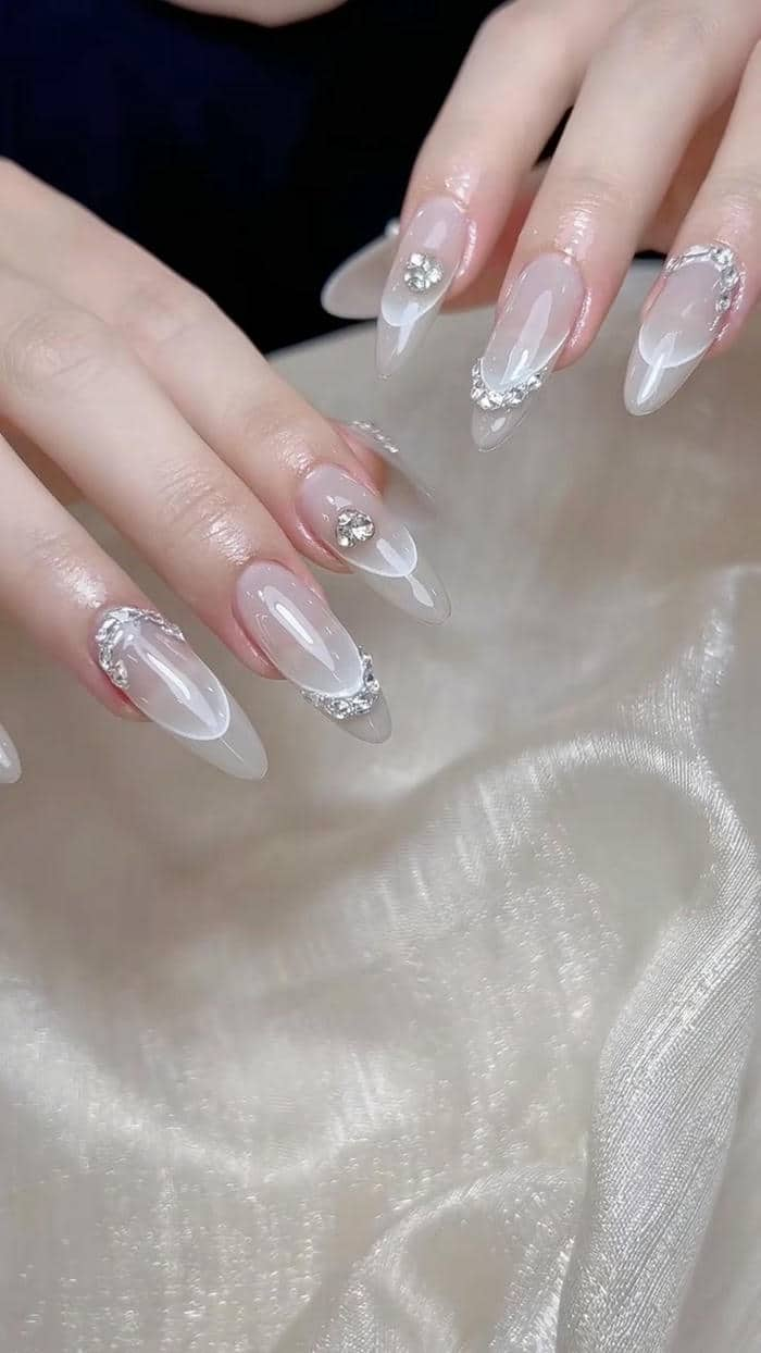 nail nhọn tròn đính đá