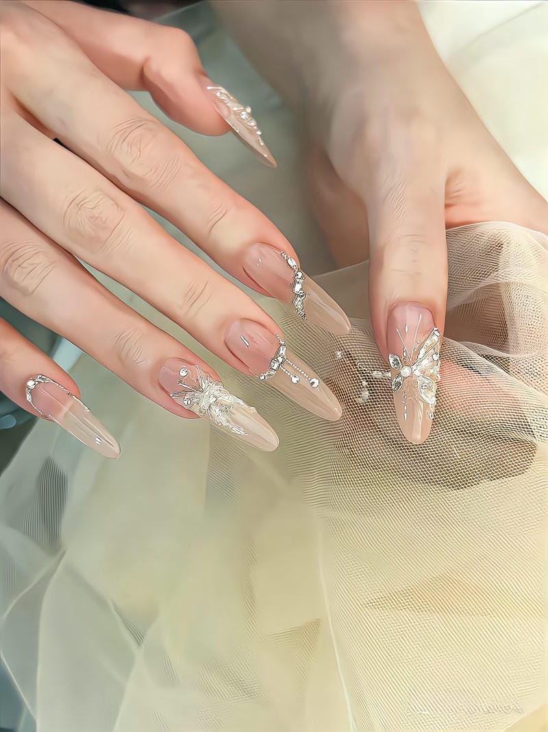 nail tết form đính đá nhẹ nhàng