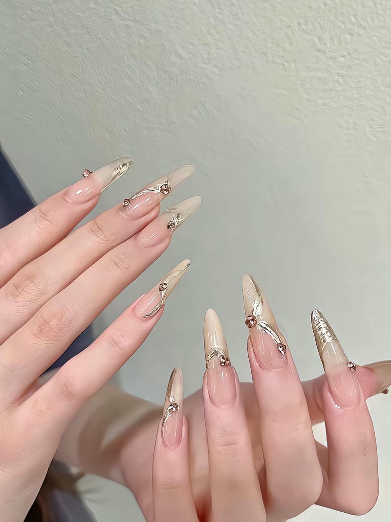 nail tết móng dài kết hợp tráng gương nổi