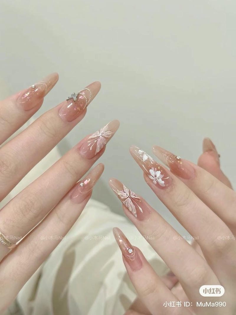 nail thạch hồng đính đá nhẹ nhàng