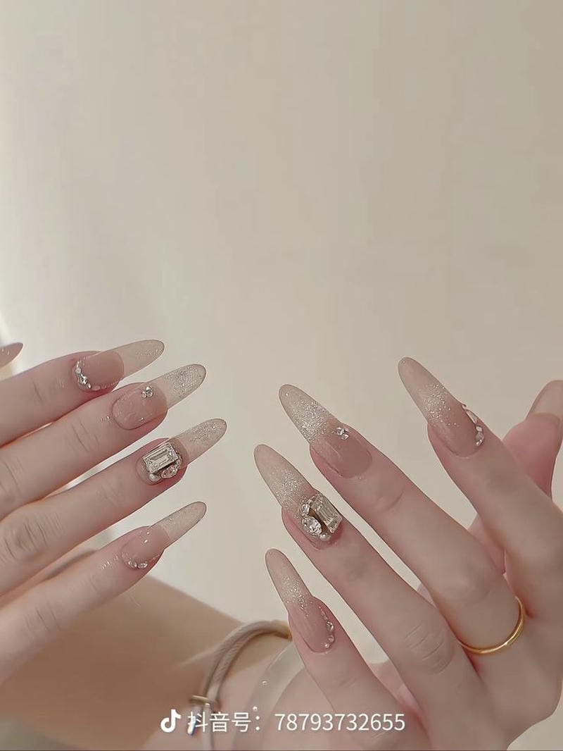 nail thạch hồng mắt mèo