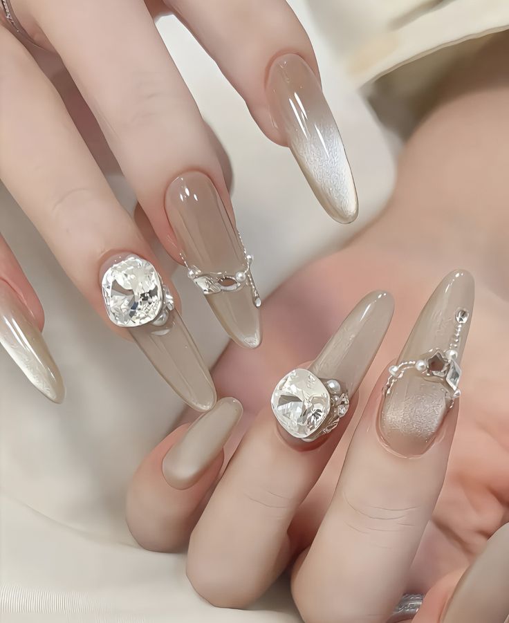 nail thạch mắt mèo đính đá sang chảnh