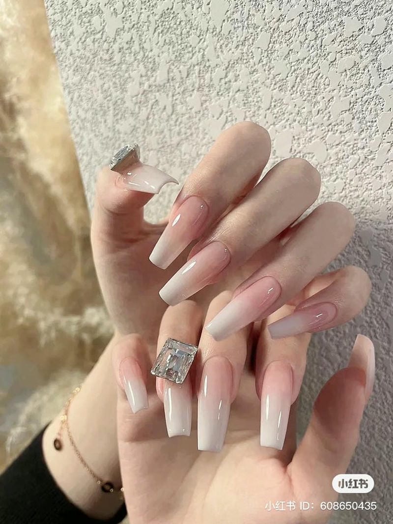 nail thạch ombre đầu trắng