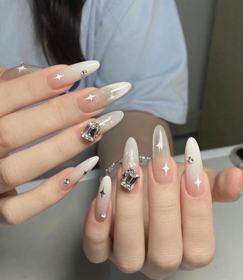 nail thạch tím kết hợp đính đá