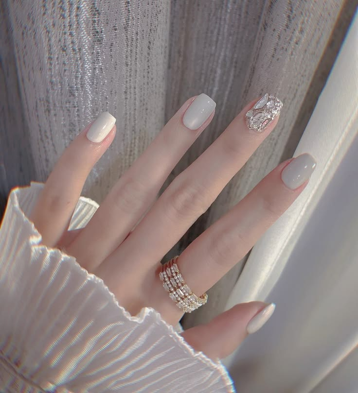 nail trắng đính đá đẹp