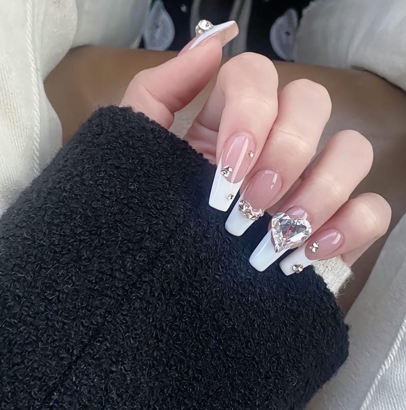 nail trắng đinh đá