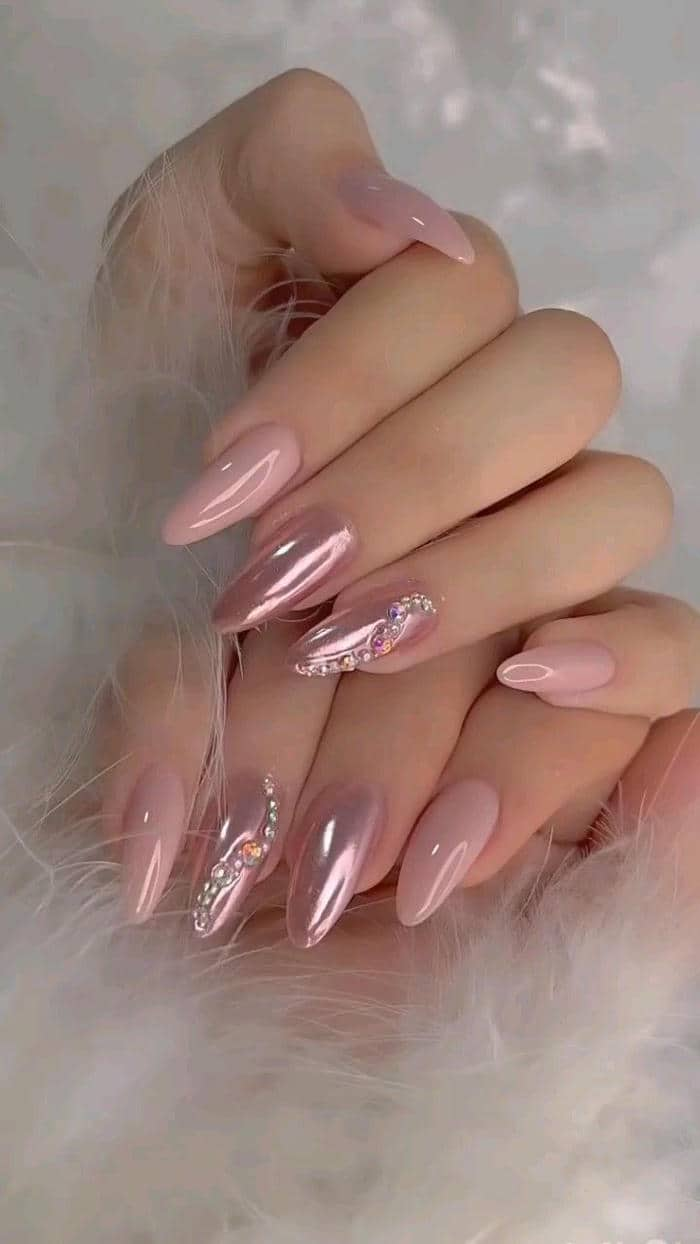 nail tráng gương hồng kết hợp đính đá