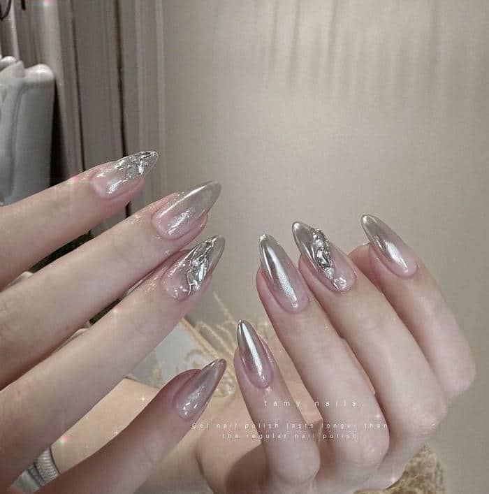 nail tráng gương kết hợp đính đá