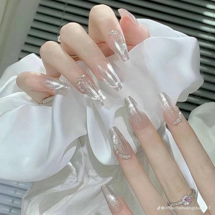 nail tráng gương mắt mèo trắng