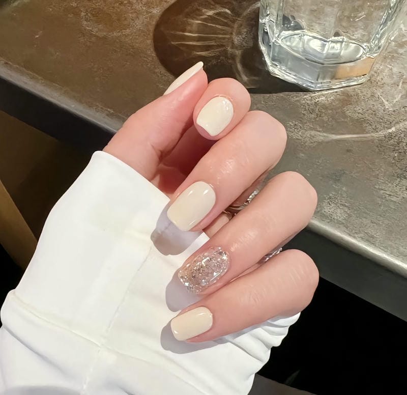 nail trắng sữa móng ngắn