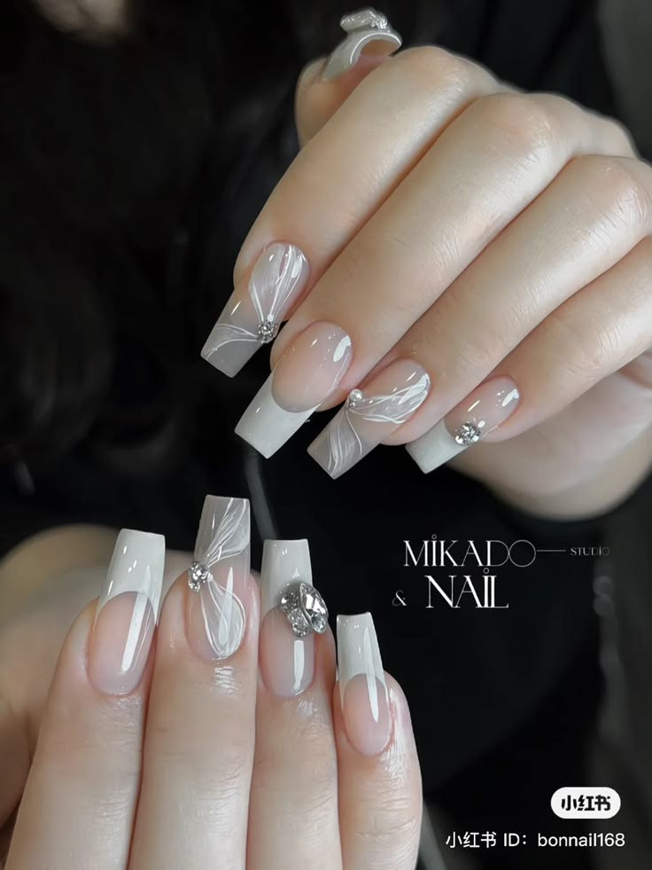 nail trắng vẽ hoa đẹp