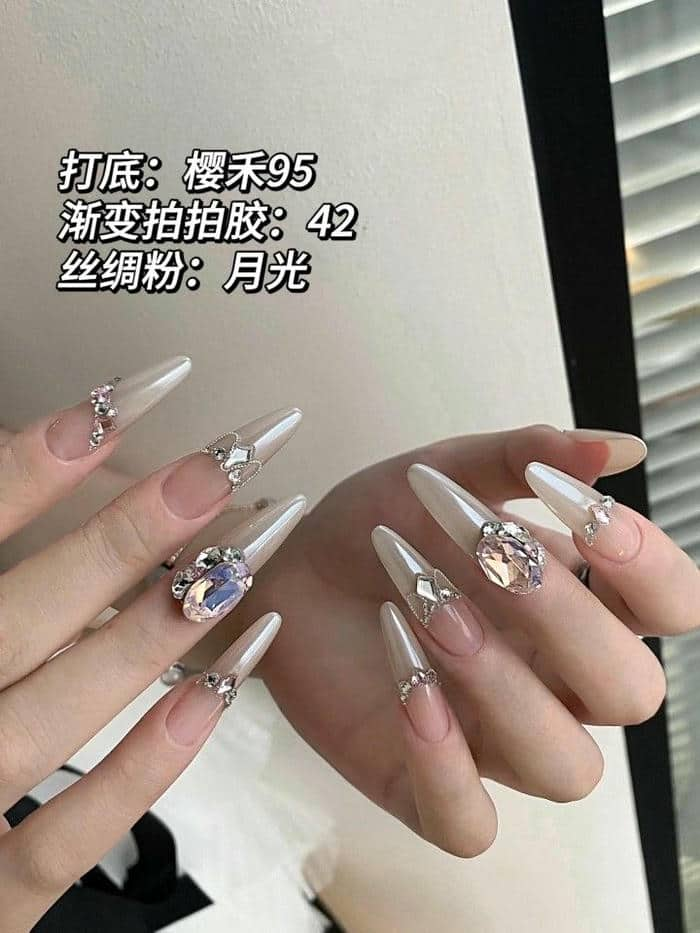 nail tròn nhọn tráng gương đính đá